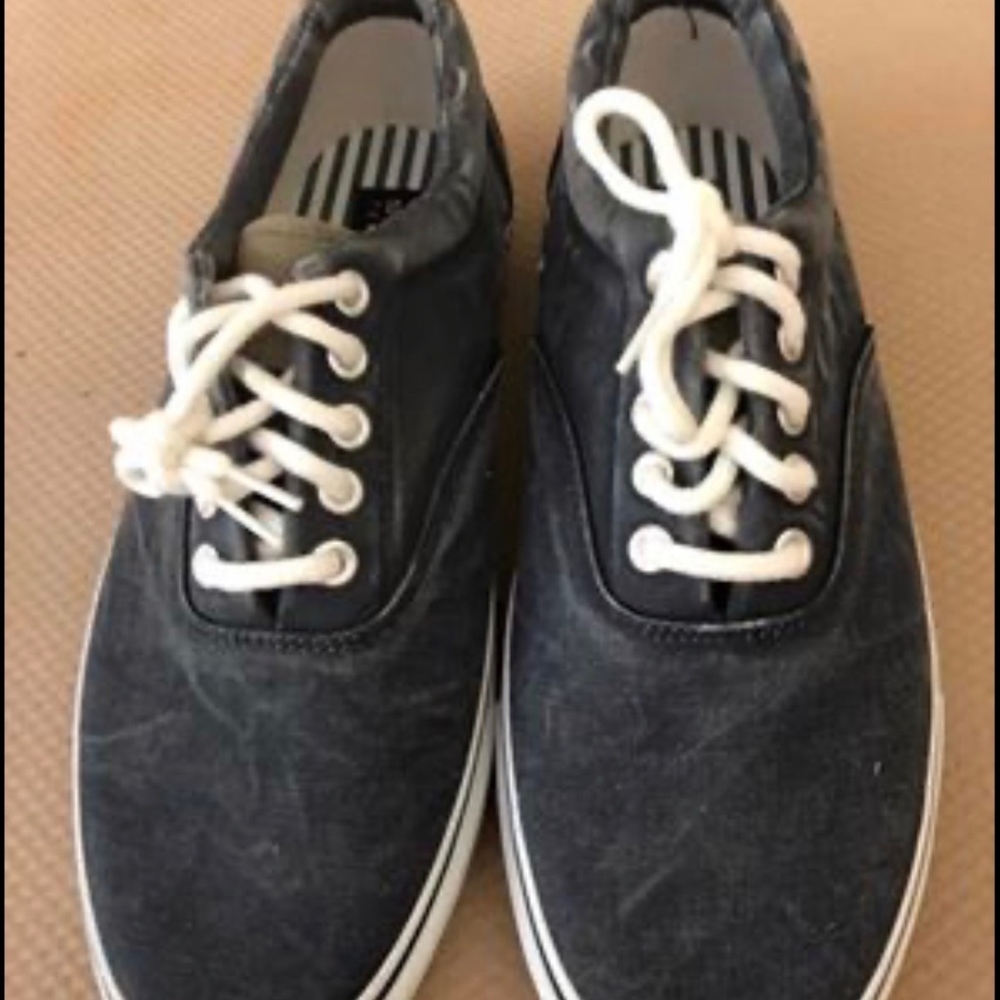 Men's Sperry navy Striper shoes